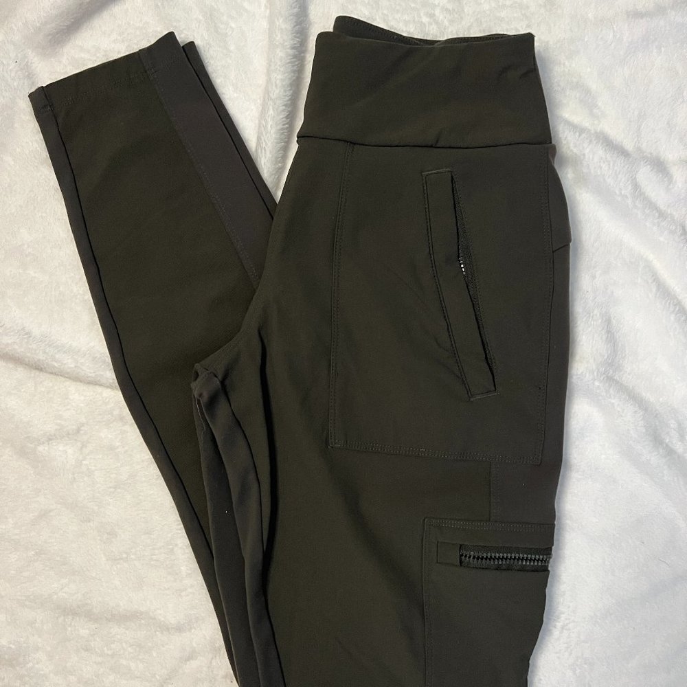 Athleta Highlands Hybrid Cargo Legging